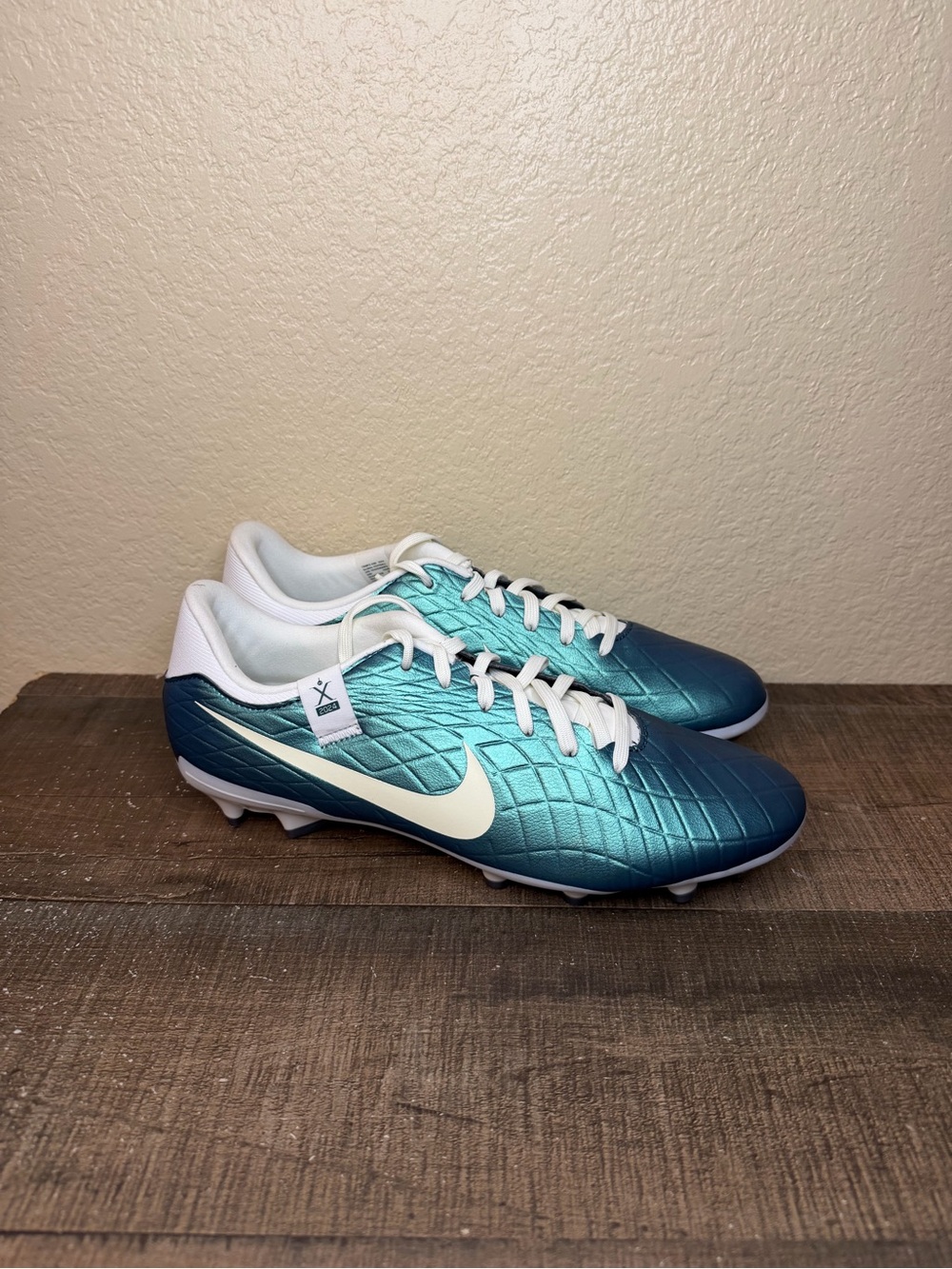 Nike Tiempo Legend 10 Academy MG “Emerald”
- Size 8 Men.